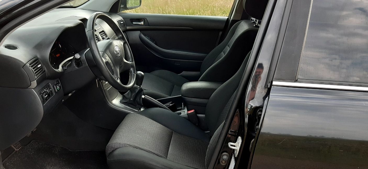 Toyota Avensis 2004 r benzyna+ lpg