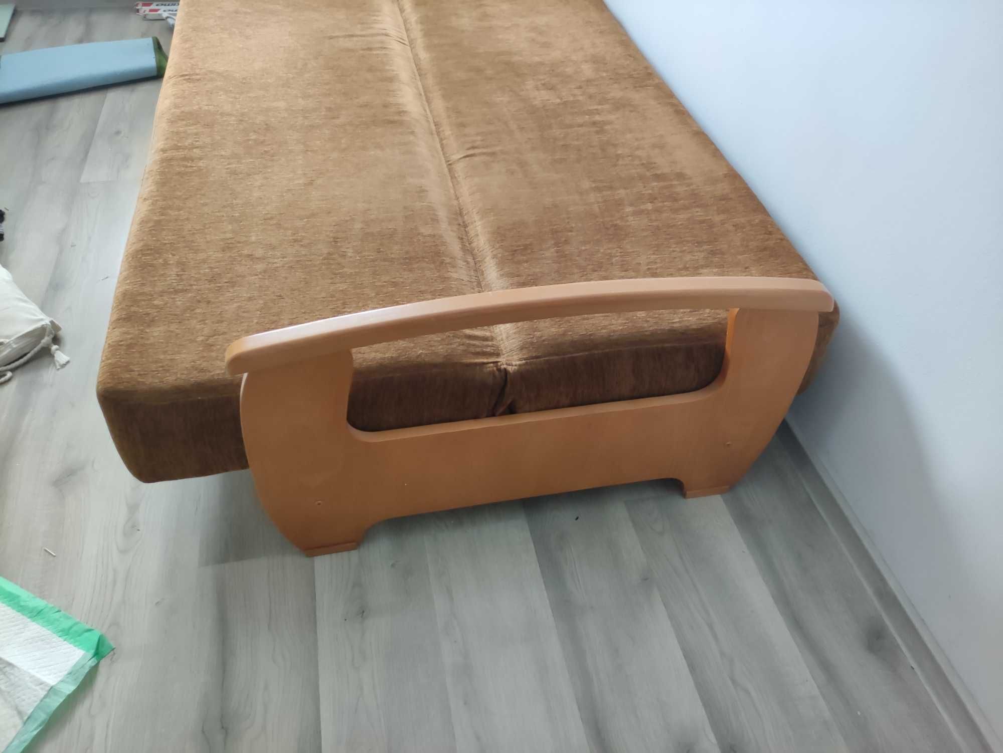 Rozkładana sofa brązowa