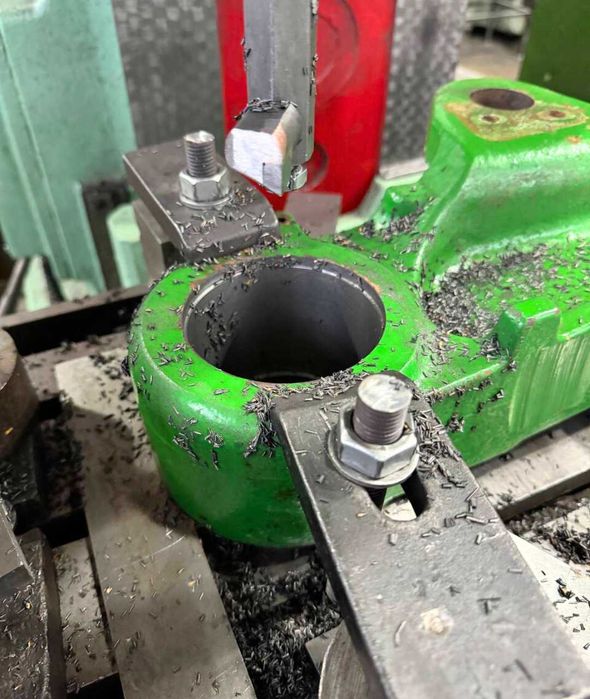 Ремонт задньої навіски (важелів, валів, тяги) трактора John Deere 8000