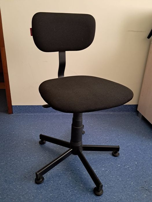 Krzesła ROSART nowe