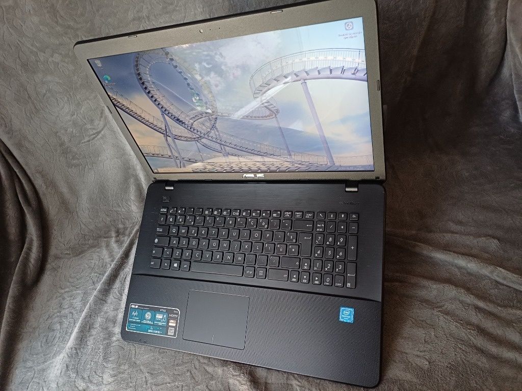 Super stan Laptop Asus duży ekran 17" 8GB RAM dysk SSD Crucial 1TB