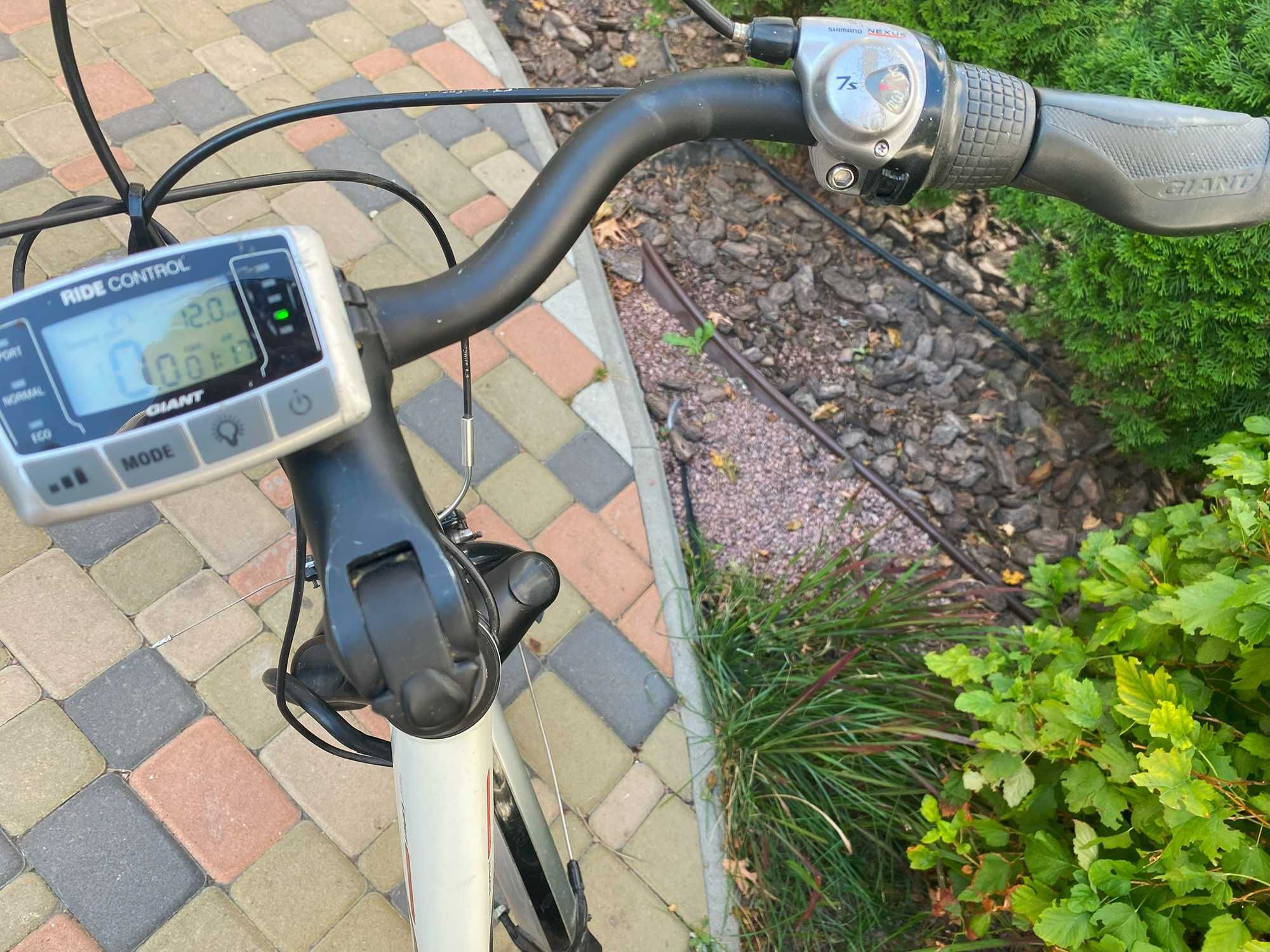 Електровелосипед Giant Twist Esprit Power (M, чорний/білий, б/у)