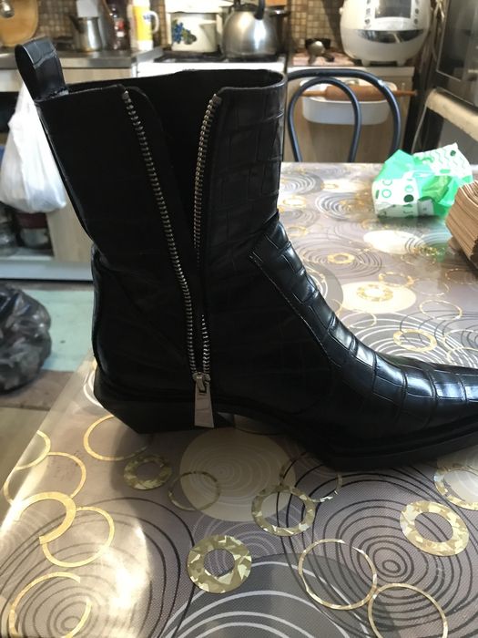 Жіночі осінні ботінки Zara