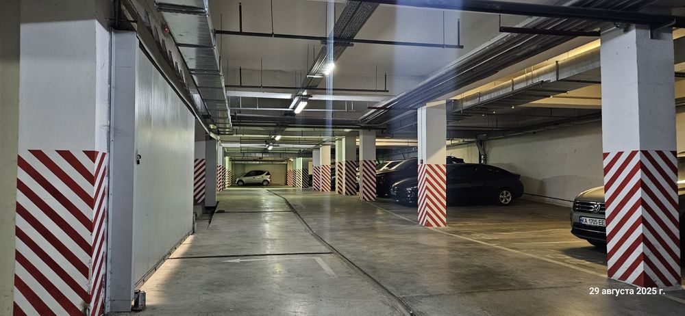 продаж паркинга  Осокорки Дніпровська набережна 26