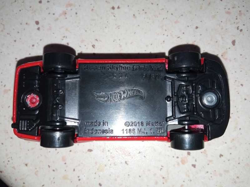 Nissan Skyline GT-R R32 hot wheels czerwony
