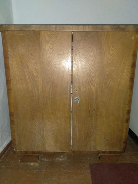 Комод дерев'яний в гарному стані.