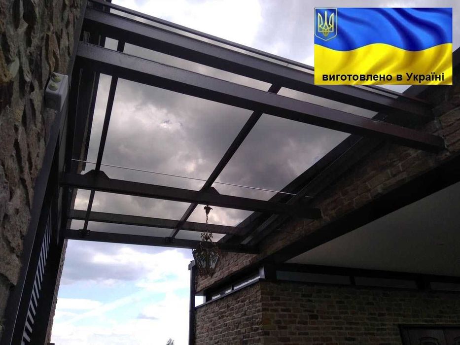 Навіс зі скла, скляний козирок. Навес из стекла, стеклянный козырек.