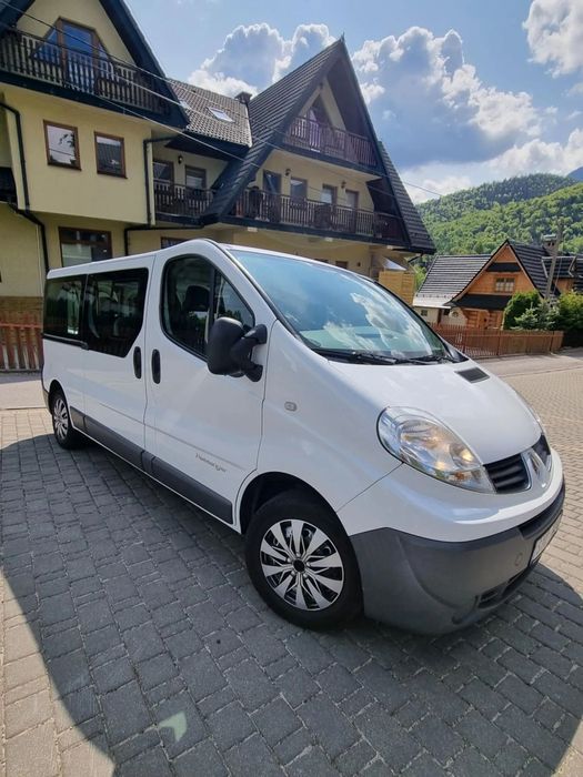 Renault Trafic LonG klimatyzacja nawiewy w suficie  mały przebieg 9 osób