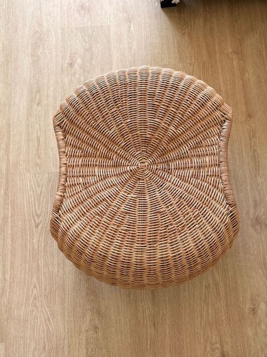 Pousa pés com arrumação Ikea