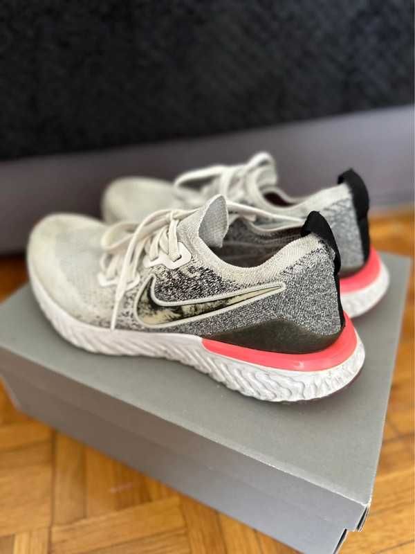 Buty do biegania Nike Epic React Flyknit 2 rozmiar 40,5 - 26 cm