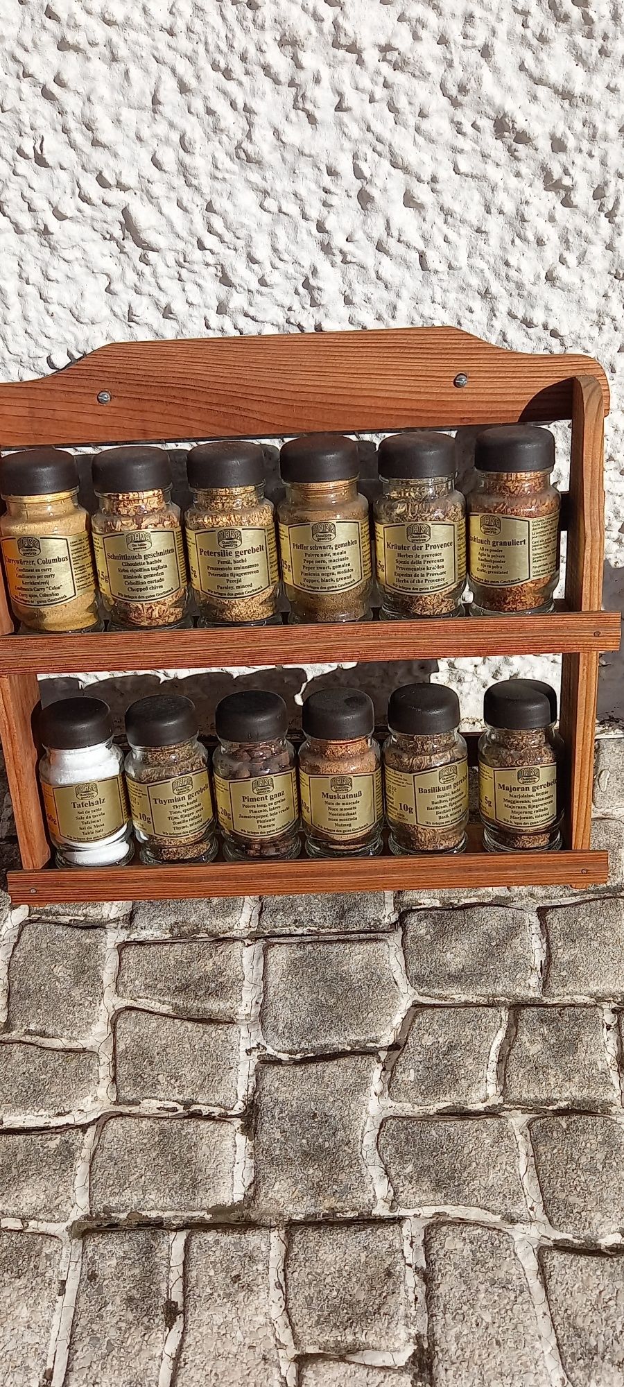 Estante em madeira para especiarias