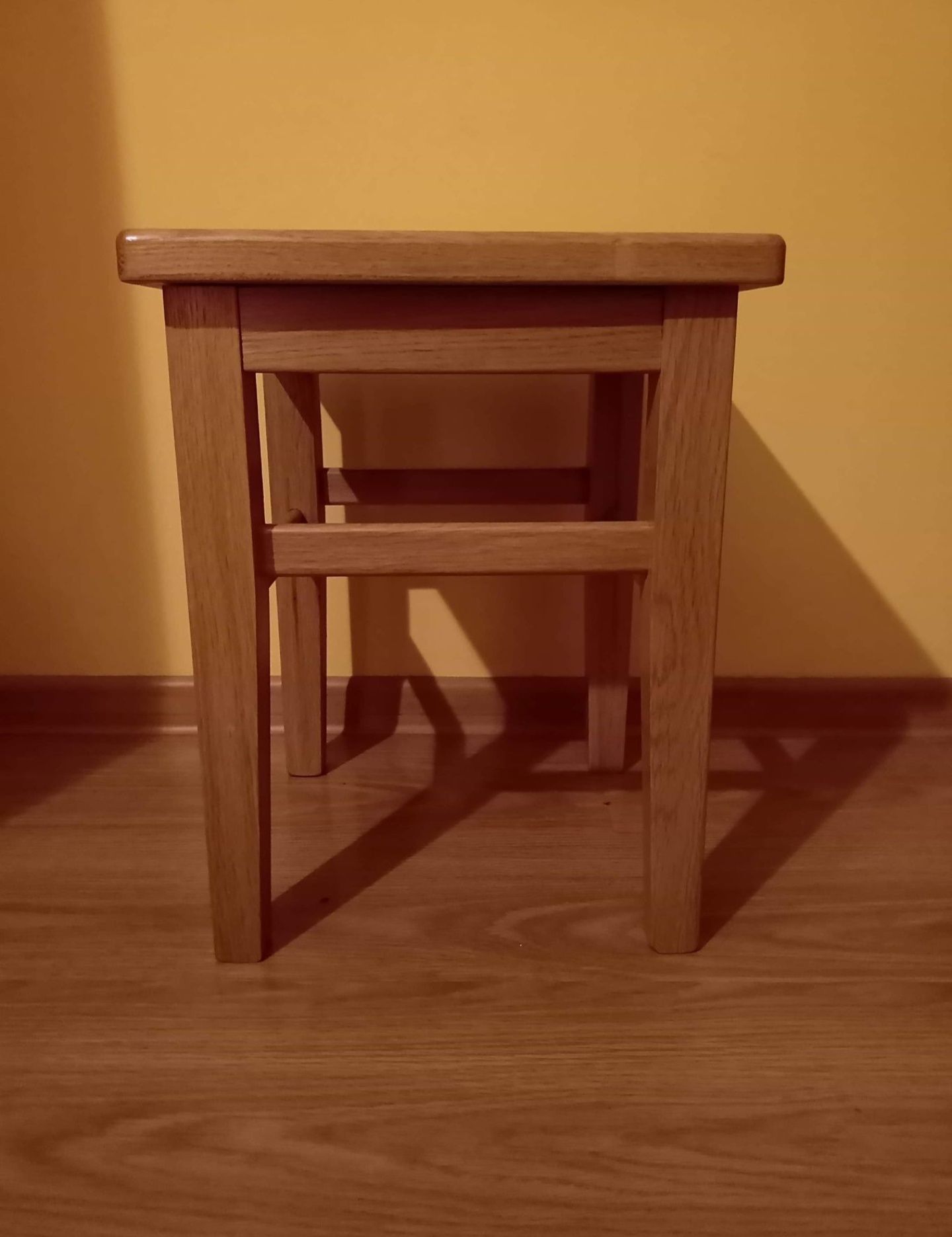 Dębowe taborety, masywne