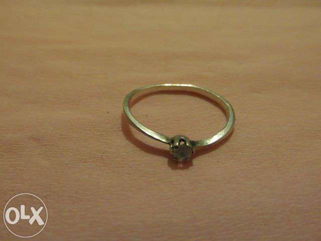 srebrny pierścionek z cyrkonią