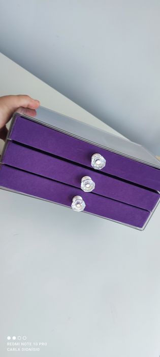 Caixa acrílica com 3 gavetas de veludo nova a estrear