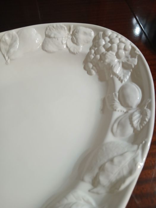 Travessa oval de porcelana