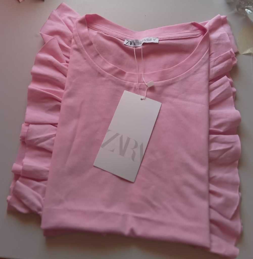 A cor é um rosa bebe muito bonito, mas que não pra ver pela foto.