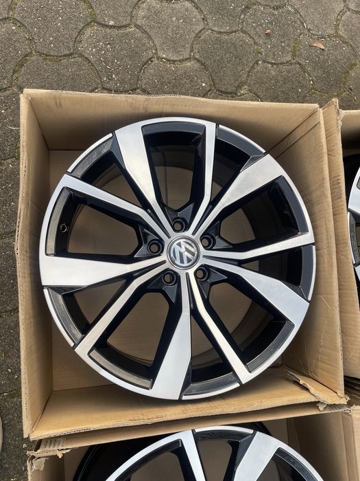 Felgi Vw T-Roc R-Line 19 cali misano golf passat 5x112