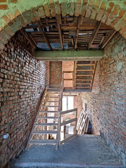 Продам будинок 180 кв. з  ділянкою 25сот по ціні квартири.