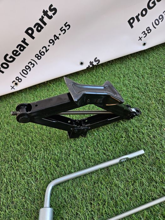 Оригінальний домкрат балоний ключ Mazda 2 2007-2025