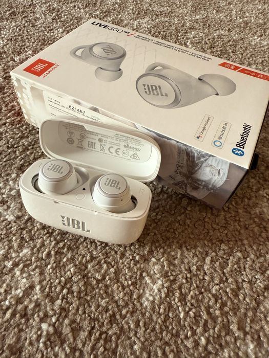 Бездротові навушники JBL Live 300TWS