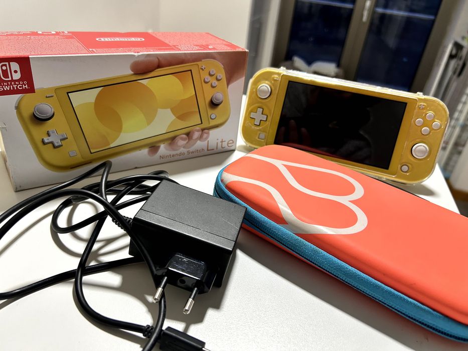 Nintendo Switch Lite – Amarela (32GB) – Rigorosamente Como Nova!