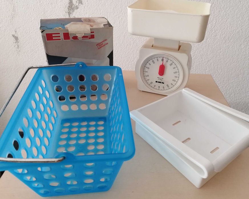 Balança cozinha, cesto e gaveta, tudo por 5€
