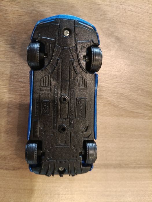 Bburago Ferrari 488 Spider 1/43 samochód niebieski