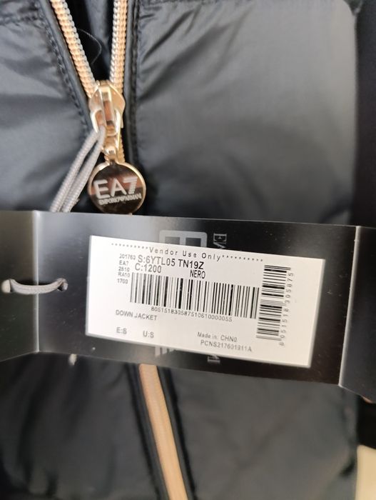 Пальто Armani Оригинал женское с жилеткой.