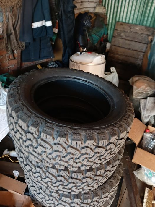 Продам резину 215/60/17 або обміняю на таку тільки 205/60/17