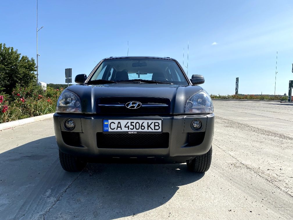 У продажі ІДЕАЛЬНИЙ !!! HYUNDAI TUCSON : 11.2006 року випуску .