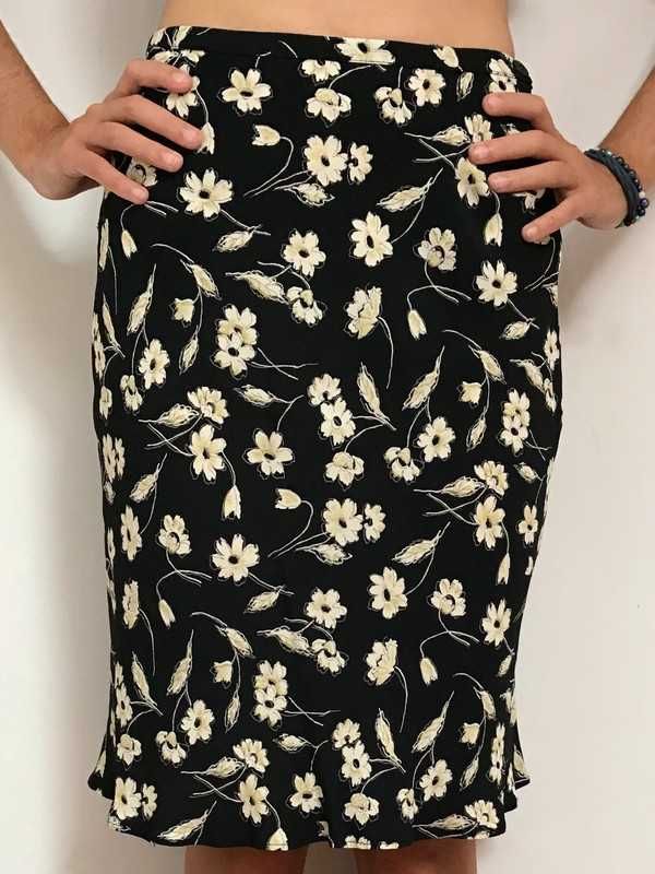 Saia com estampado floral (Cacharel)