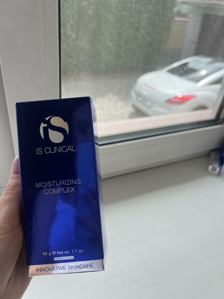 Продукція is clinical, spf 50, serum