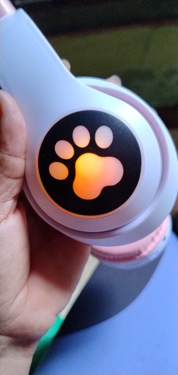 Нові бездротові Bluetooth навушники