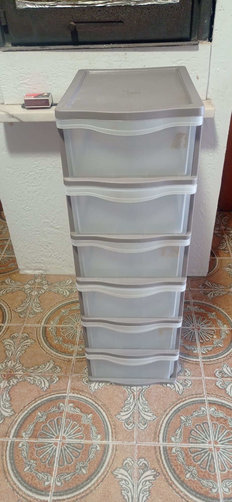 Móvel de plástico