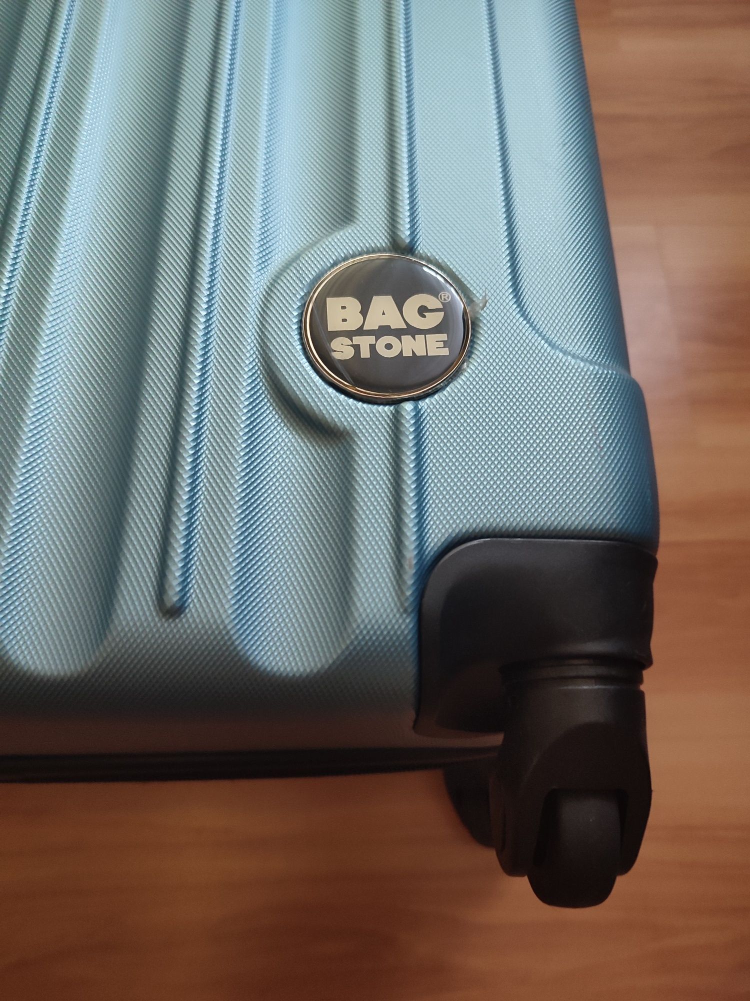 Walizka podróżna duża XL "BAGSTONE" - uszkodzona.