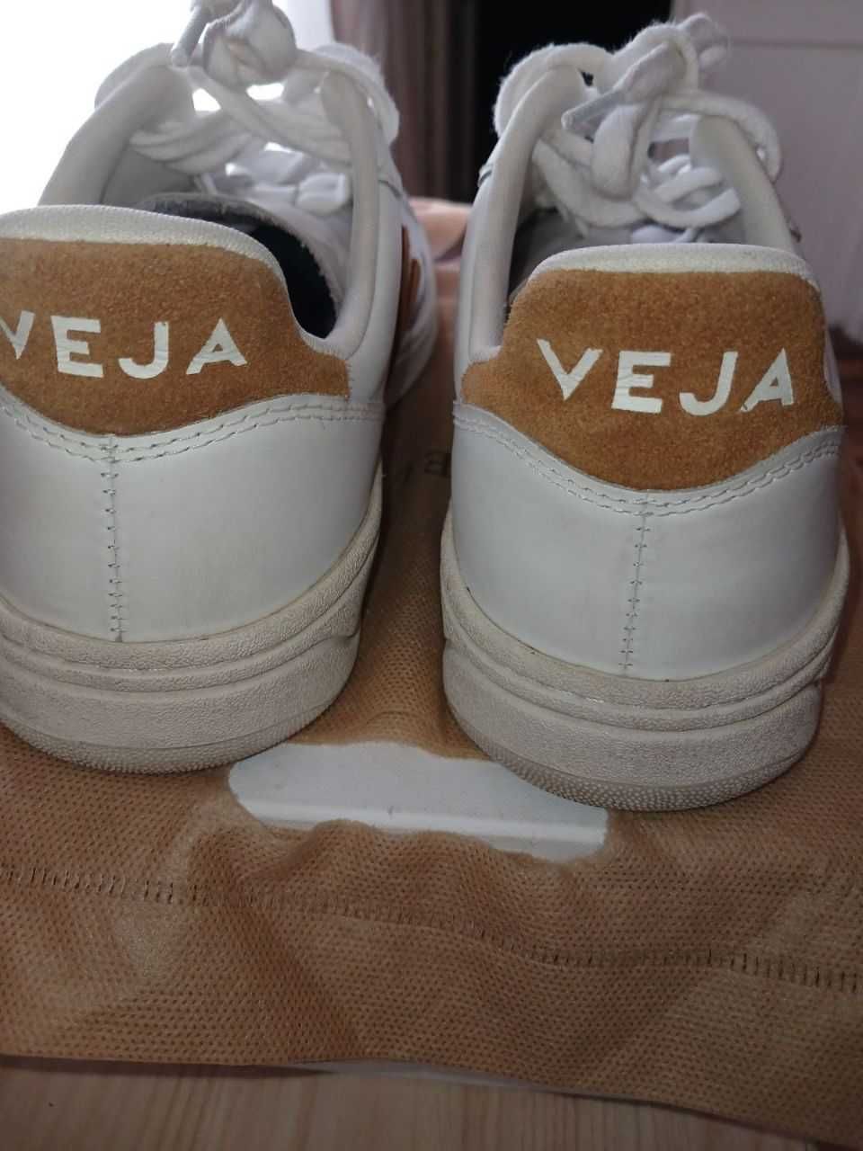 Кожаные кеды Veja. Размер 39.