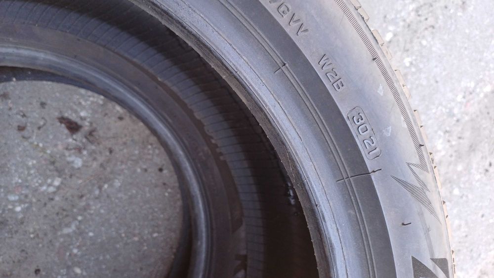 Bridgestone Blizzak LM005 235/45 R18 98V 2021r