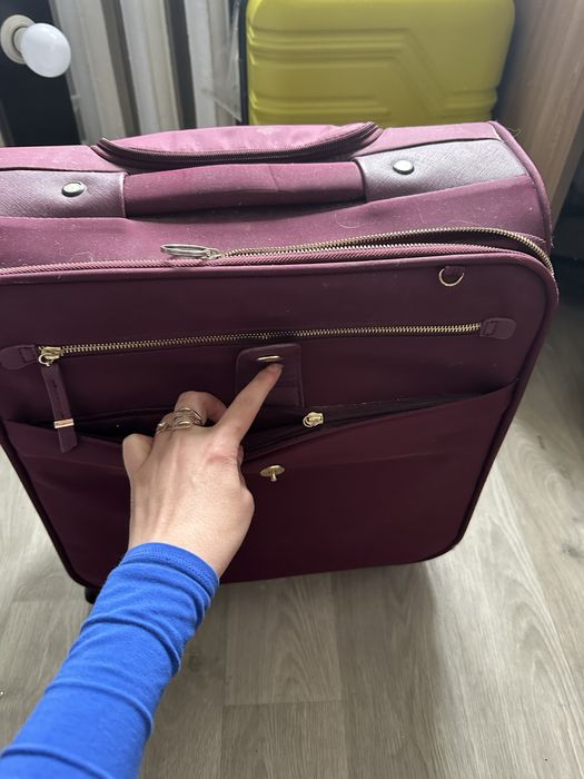 Чемодан дорожний