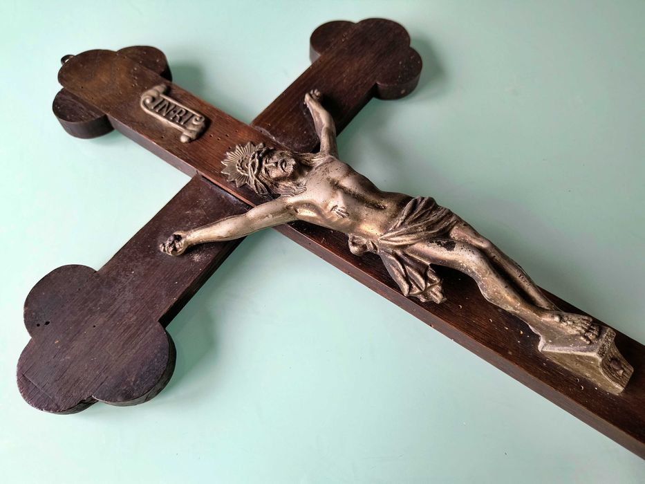Drewniany krzyż (56 cm) z przełomu XIX/XX wieku