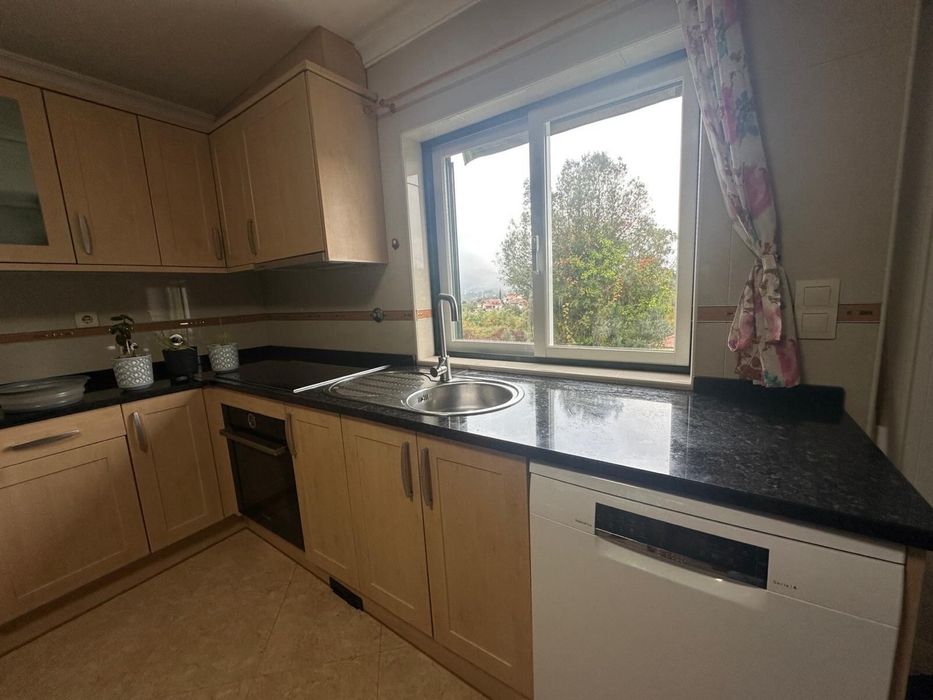 Cozinha com pedra e pia incluida