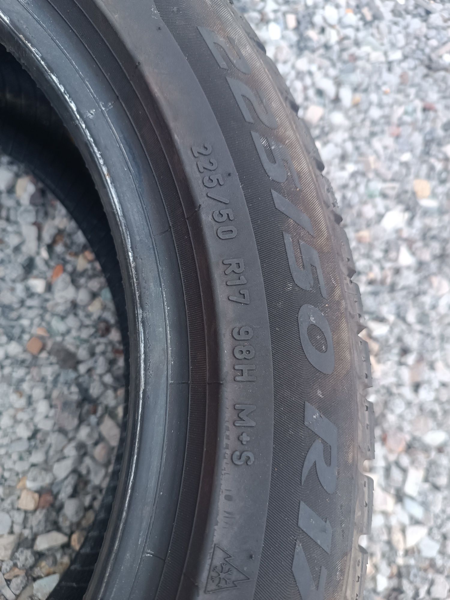 225/50R17 komplet opon zimowych Pirelli