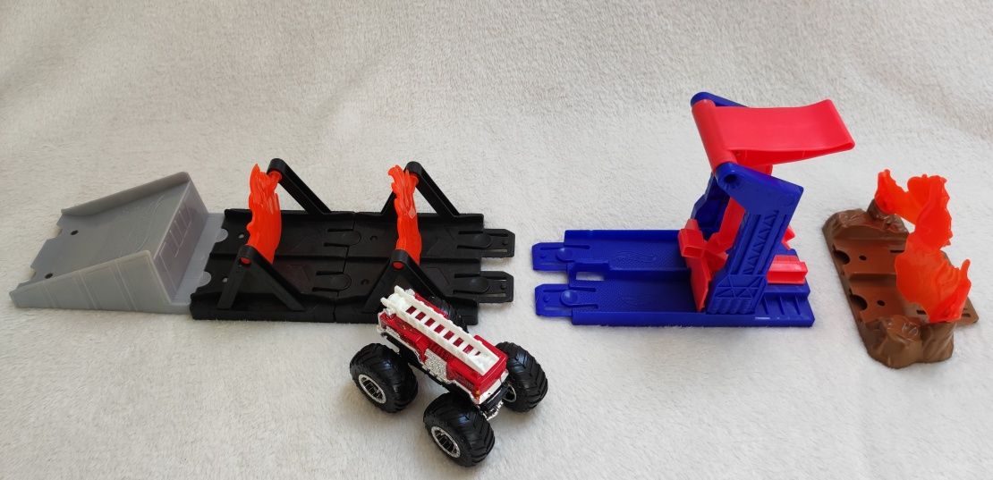 Hot Wheels Monster Trucks Ogniste starcie GYL12