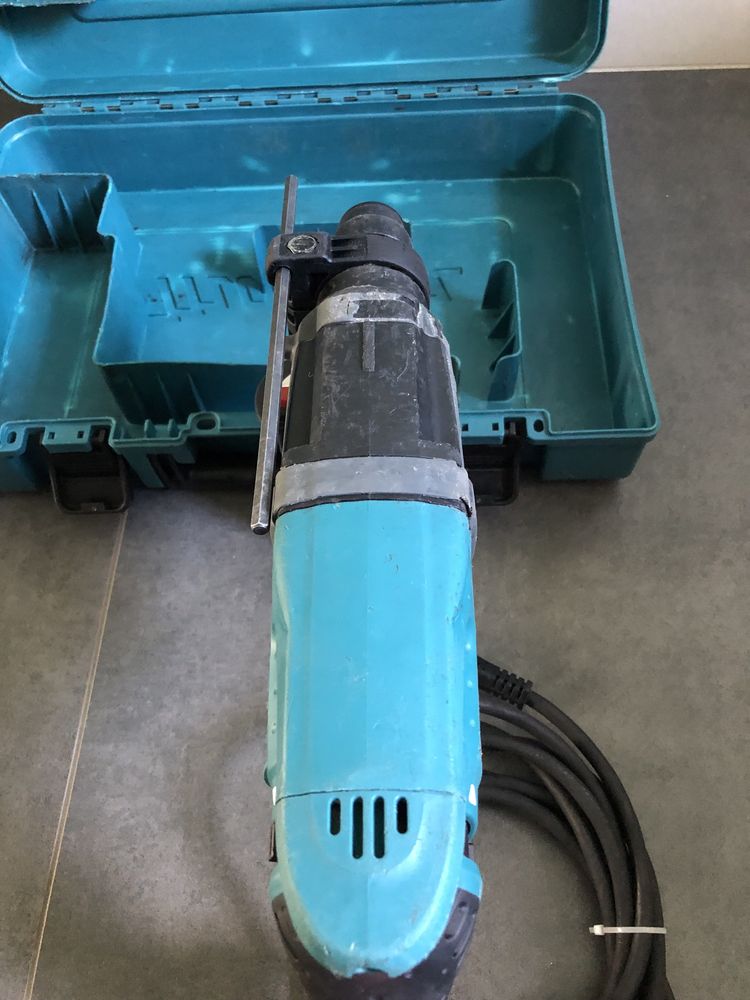 Перфоратор Makita HR 2470