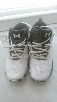 Buty sportowe UNDER ARMOUR nr 38  wkł.24 cm