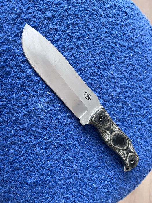 Nóż Bushcraftowy Varms ze stali D2