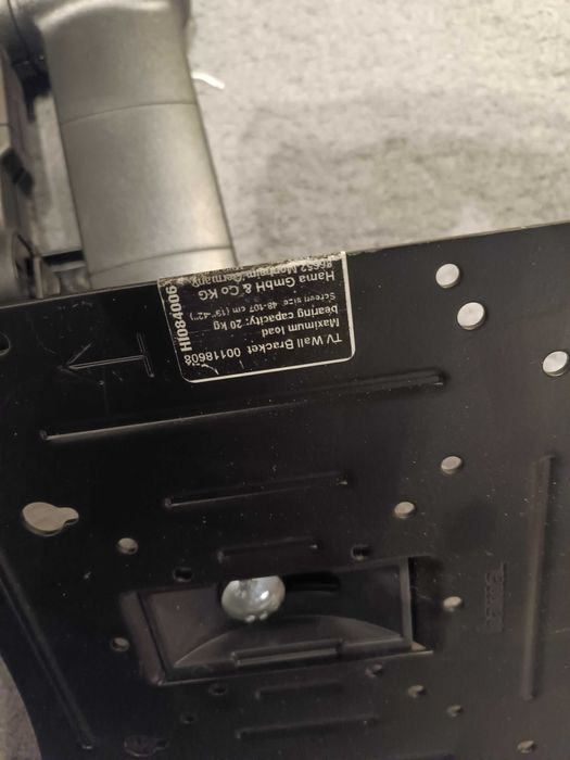 Uchwyt na tv, na ścianę.