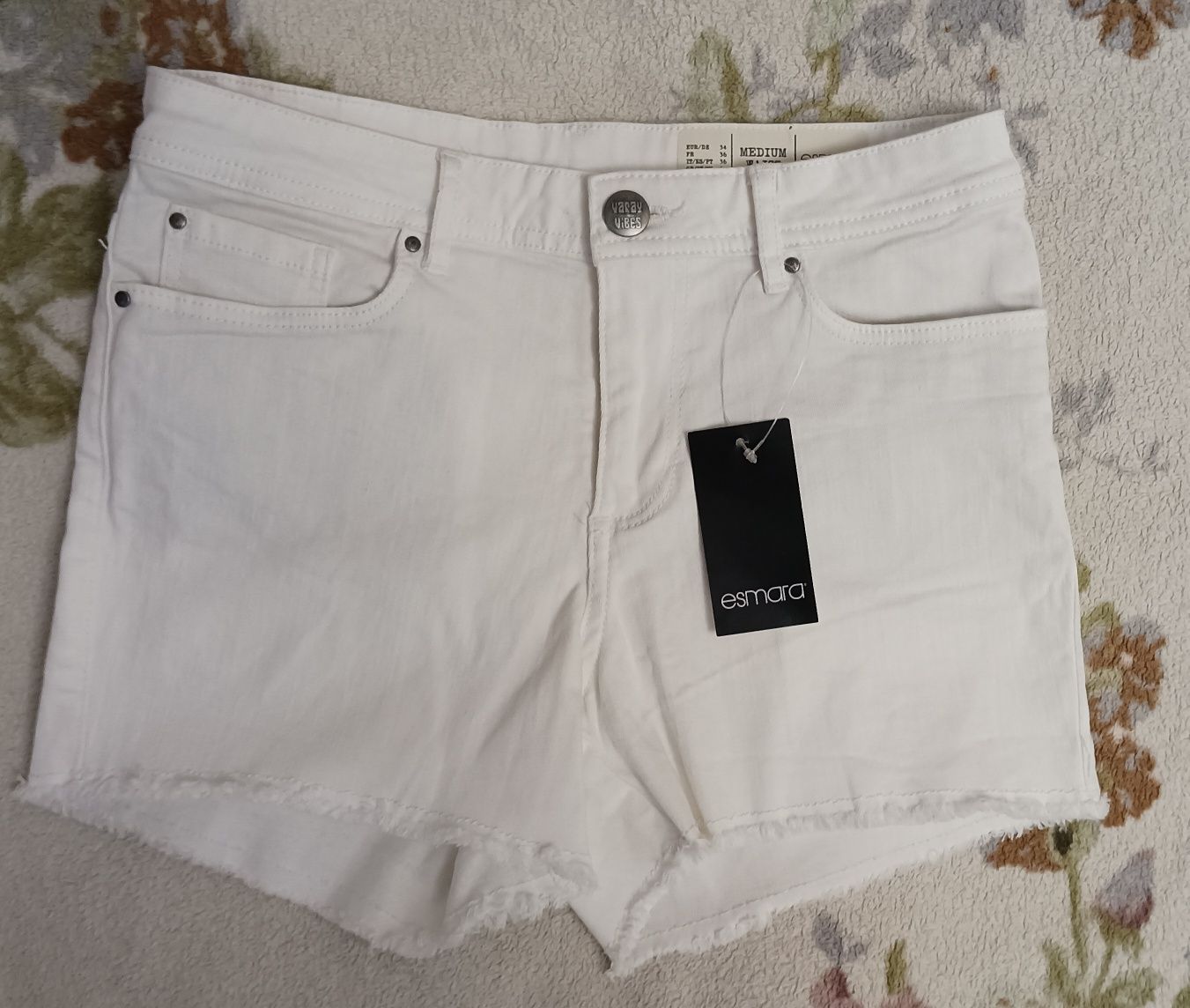 Новые шорты белые джинсовые с Германии фирмы Esmara