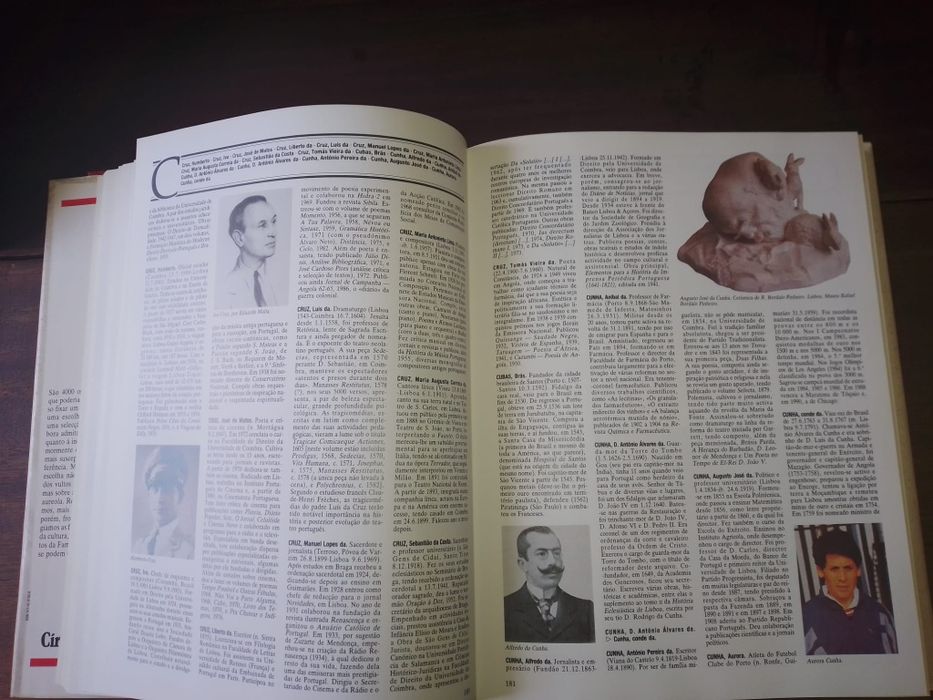 Livro " O grande livro dos portugueses"