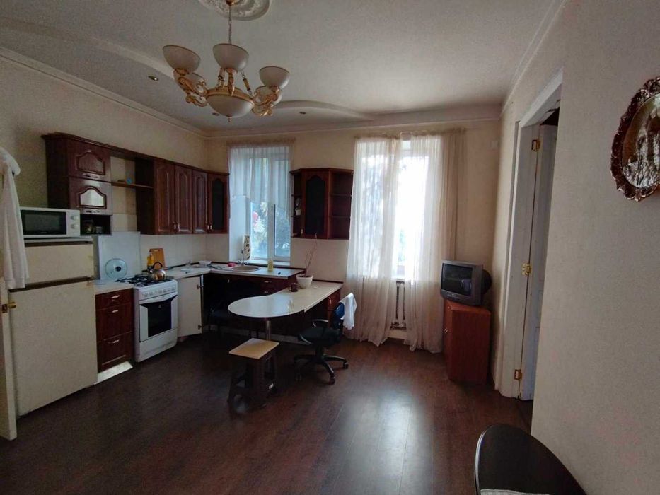 Здається велика 3-кімн. квартира, центр, низ вул. Кониського