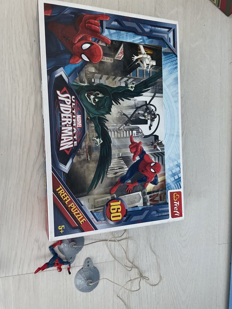 Puzzle 160 i  zabawka spider-man